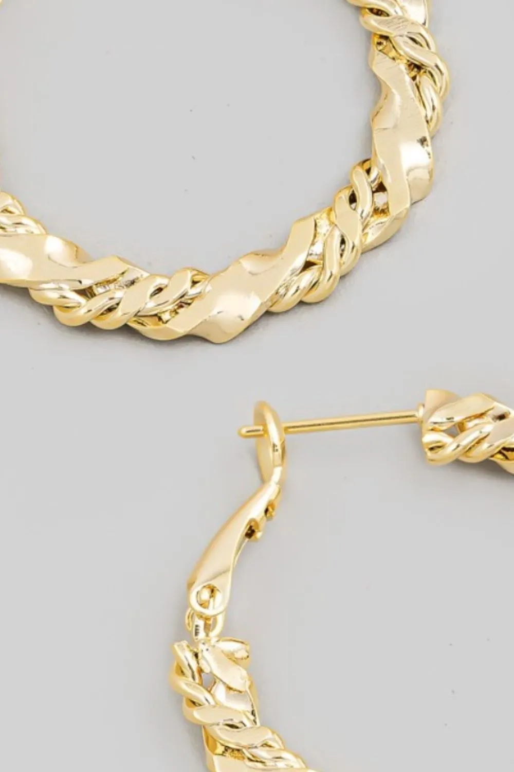 FAME DOUBLE TWIST CHAIN LATCH HOOP EARRINGS