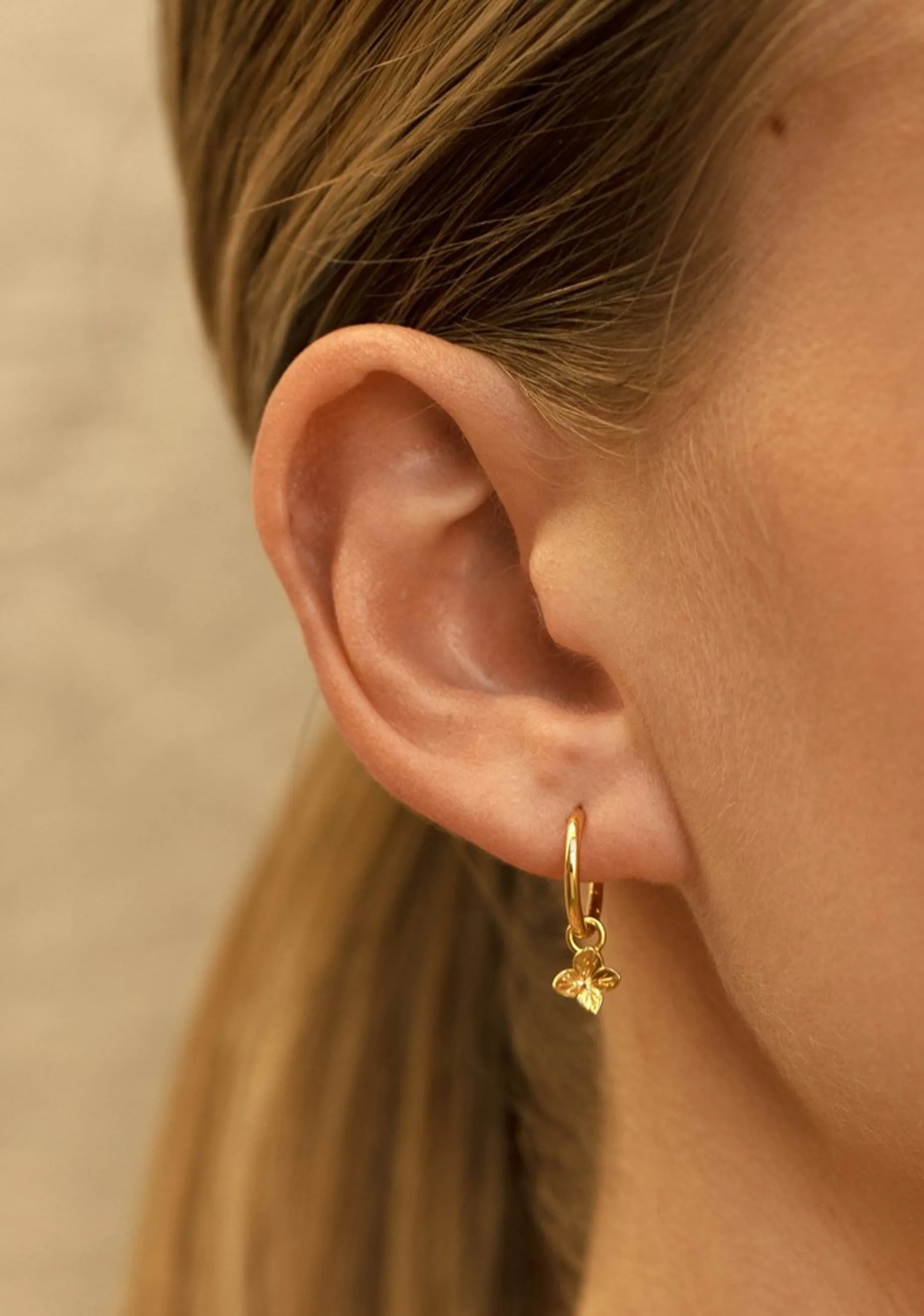 Hydrangea Huggie Earrings_Gold