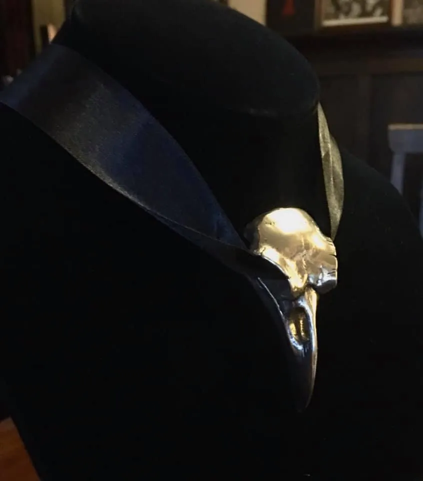 RAVEN SKULL CHOKER