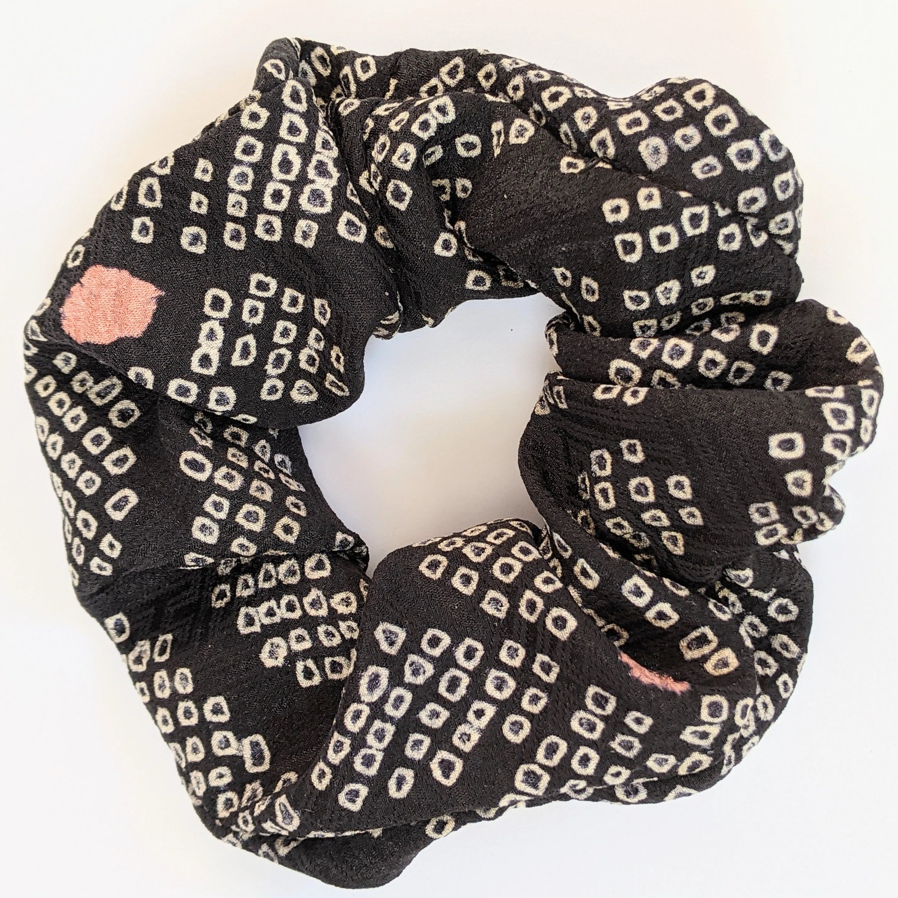 Shibori Silk Scrunchie - black and white