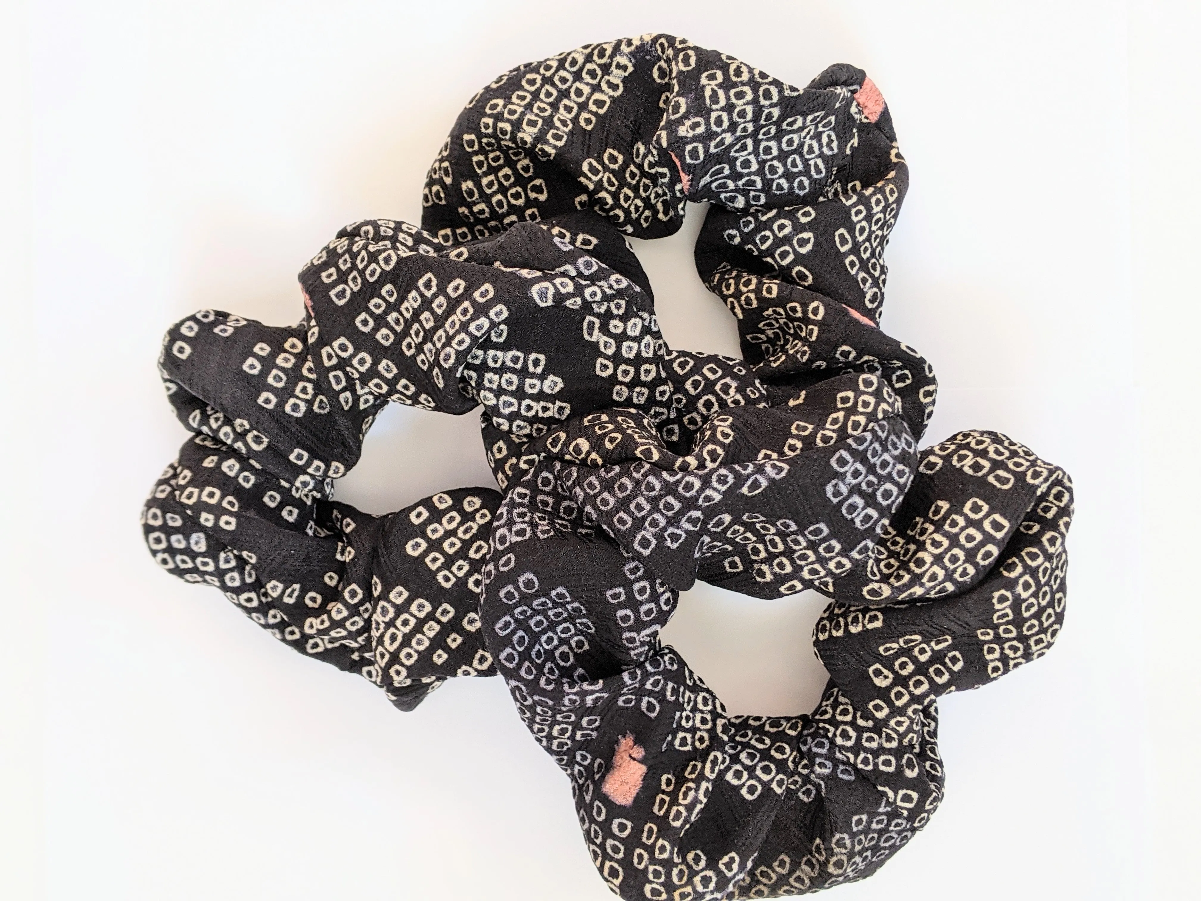 Shibori Silk Scrunchie - black and white