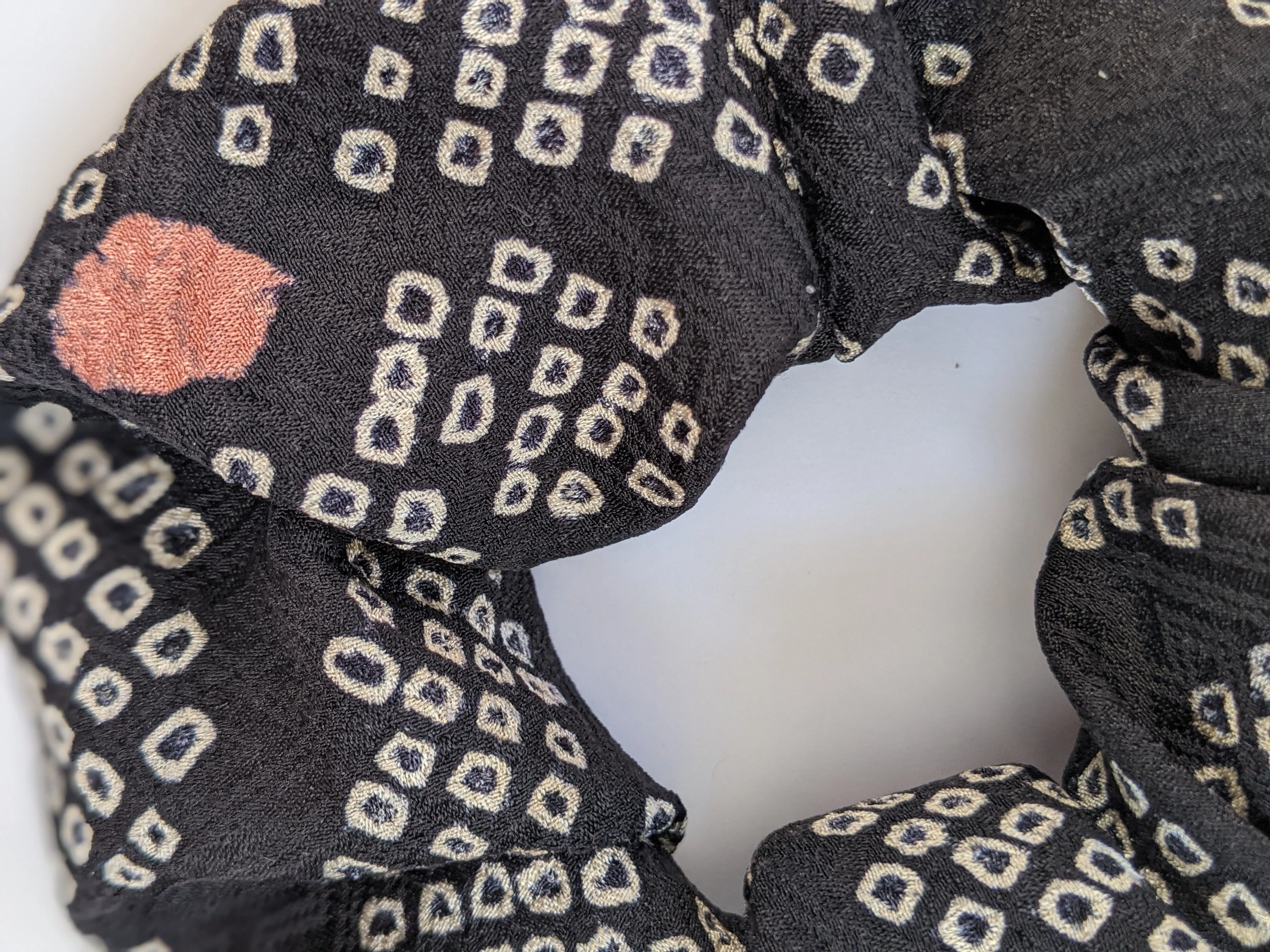 Shibori Silk Scrunchie - black and white
