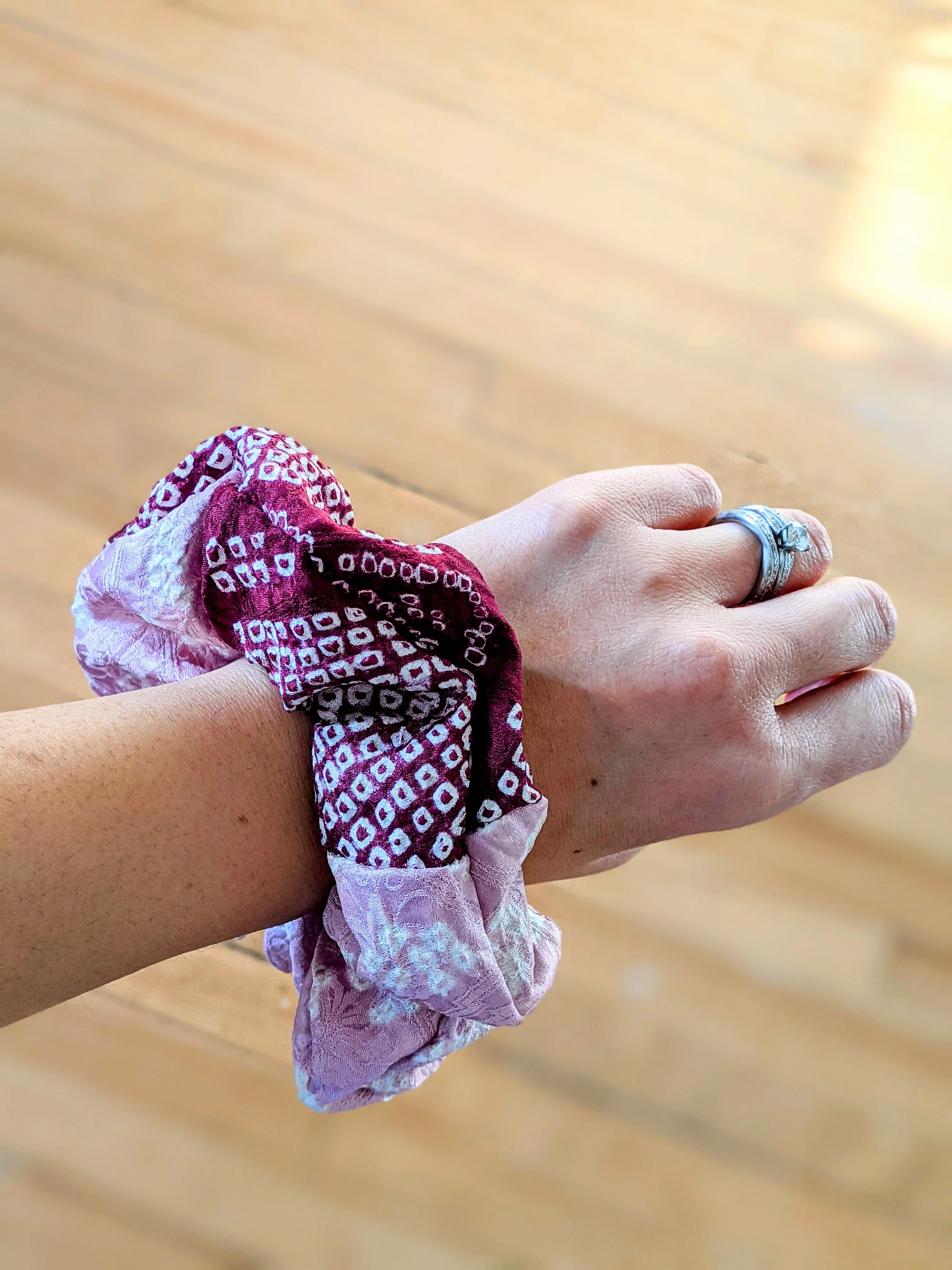 Shibori Silk Scrunchie - pink mix