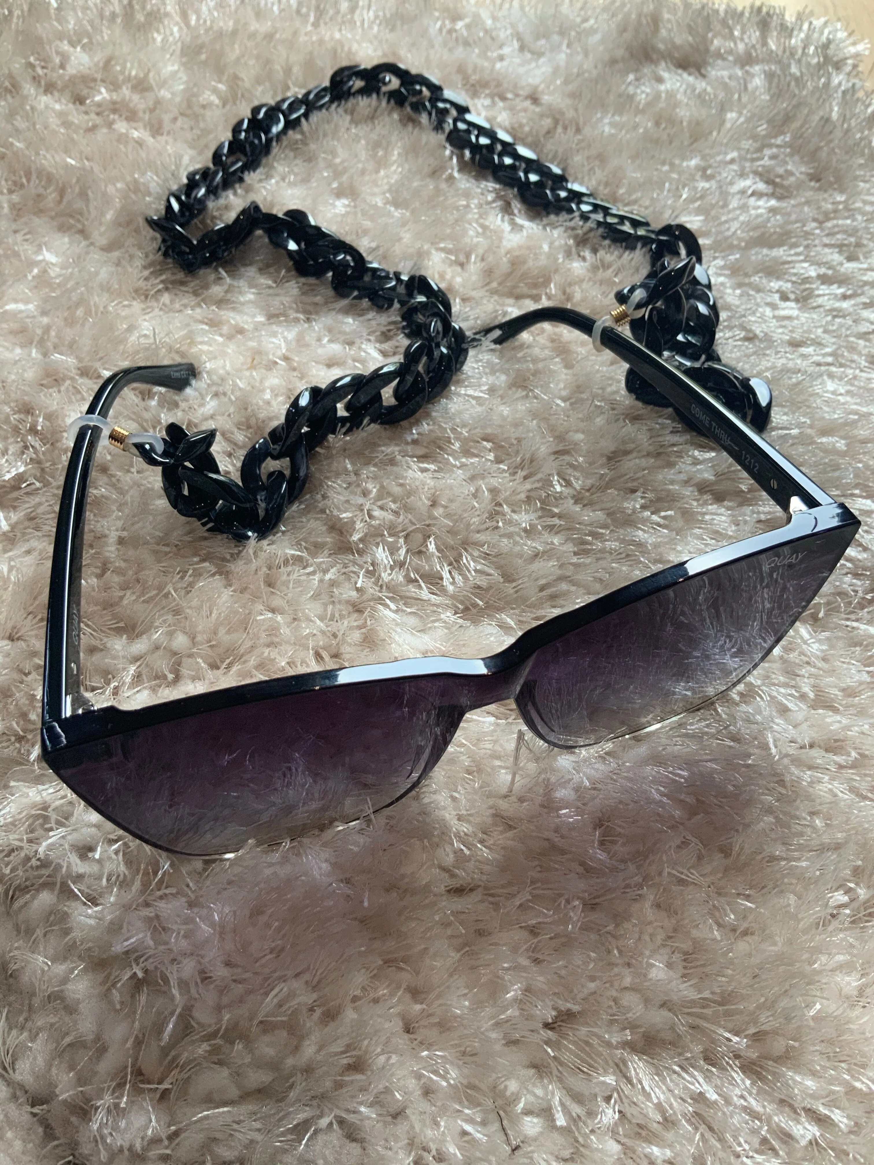 TASH RESIN SUNGLASSES CHAIN